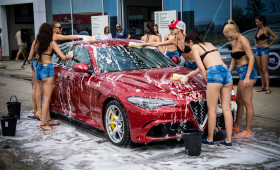 Bikini Carwash - bilancujeme