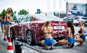 Bikini Carwash - bilancujeme