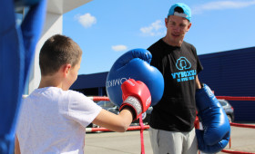 TOMI KID a BMW: vyboxuj si školské potreby!