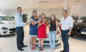 Tombolová cena FIAT 500 bola odovzdaná - Gratulujeme mladej výherkyni!